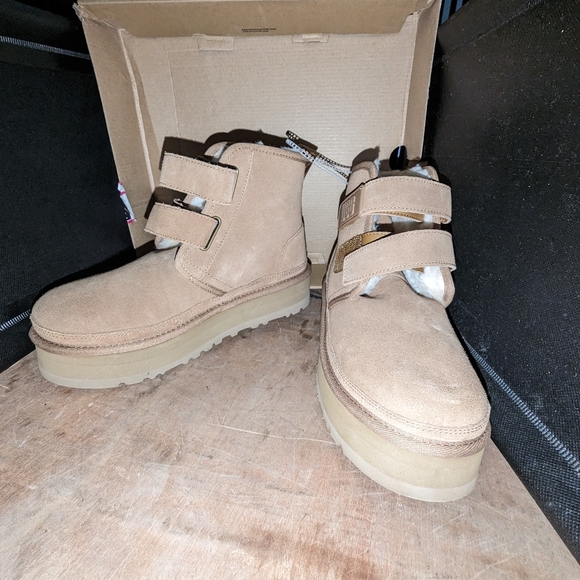 Size 5 ugg booties - Picture 4 of 6